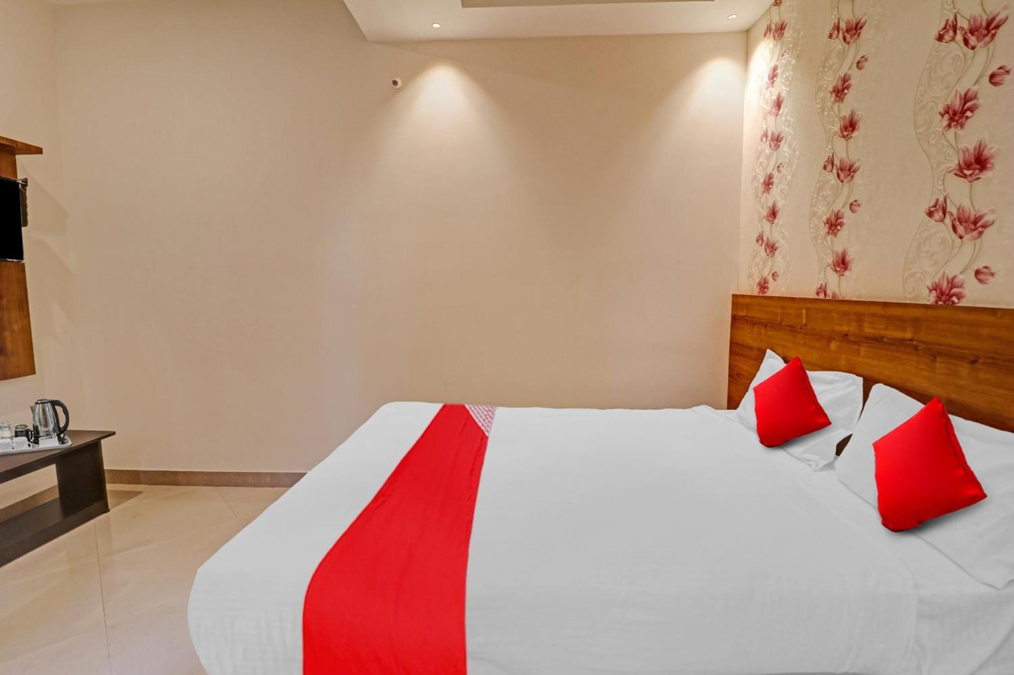 Hotel O Formula Vanivilasa Puram Esterno foto