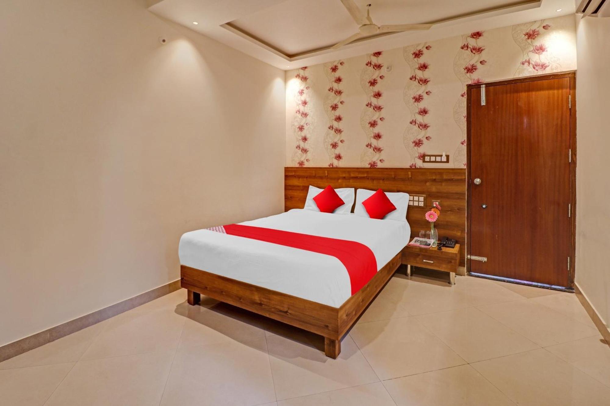 Hotel O Formula Vanivilasa Puram Esterno foto
