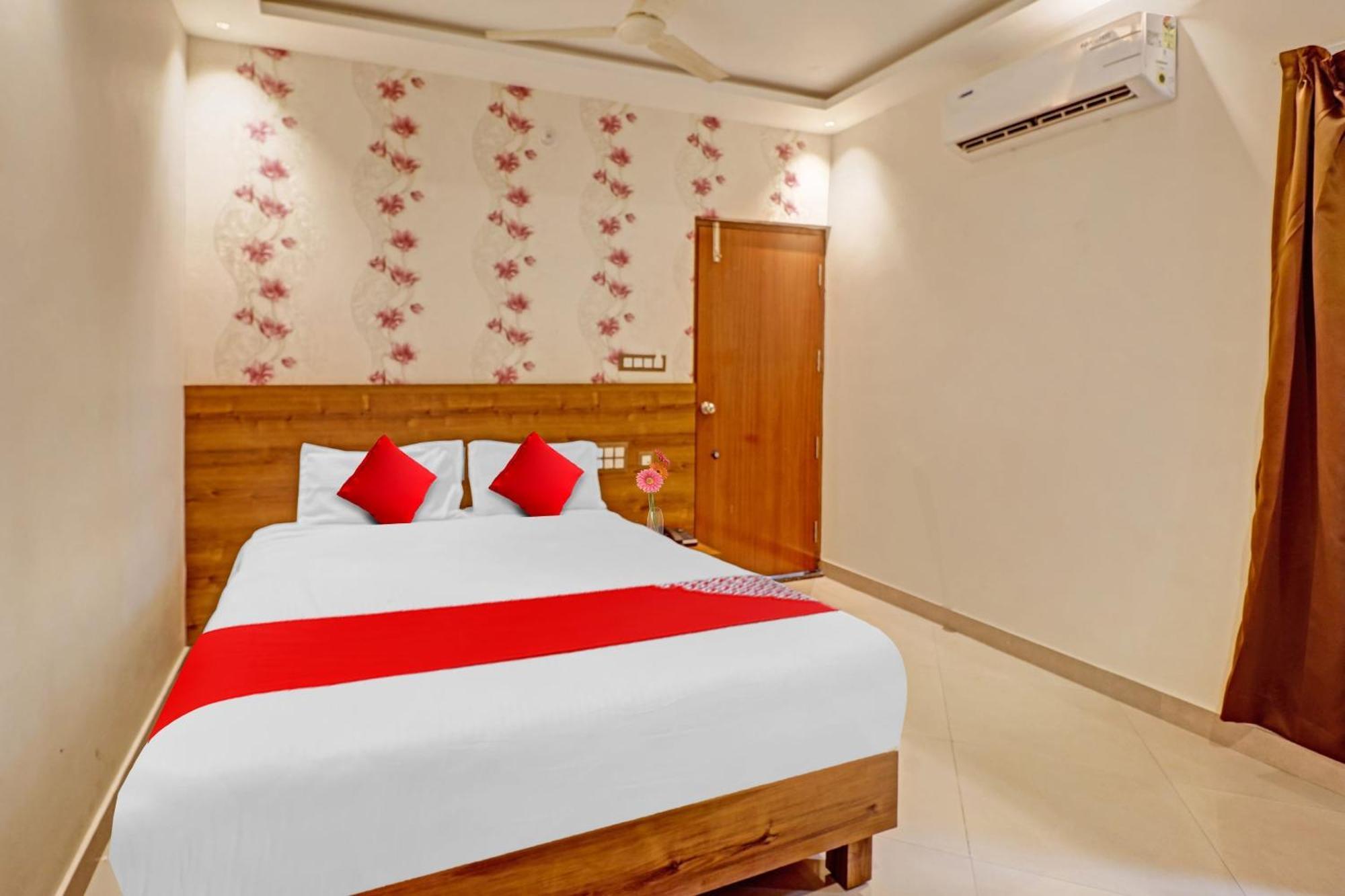 Hotel O Formula Vanivilasa Puram Esterno foto